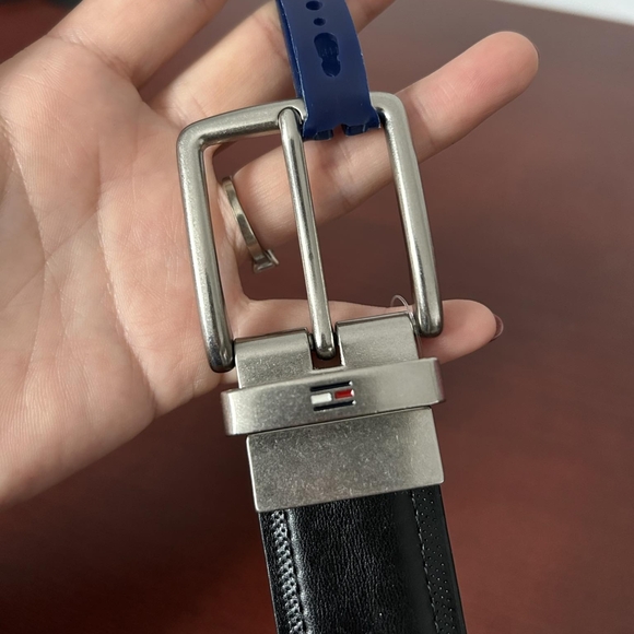 Tommy Hilfiger men's reversible belt size S - Picture 3 of 5